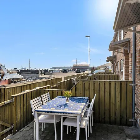 1 Bedroom Beautiful Home In Glesborg Holiday home *
