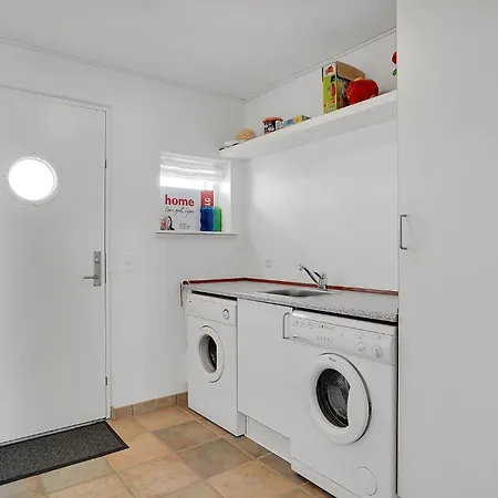 1 Bedroom Beautiful Home In Glesborg Holiday home *