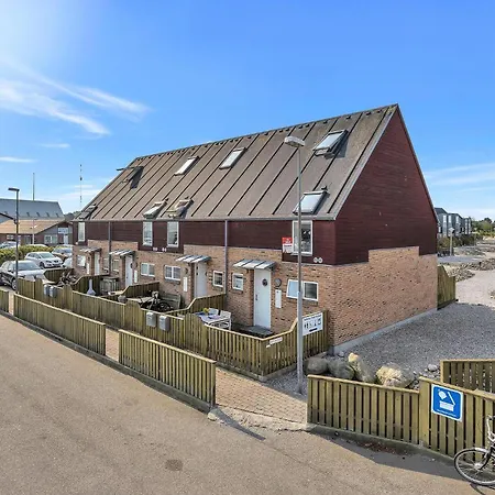 1 Bedroom Beautiful Home In Glesborg Holiday home