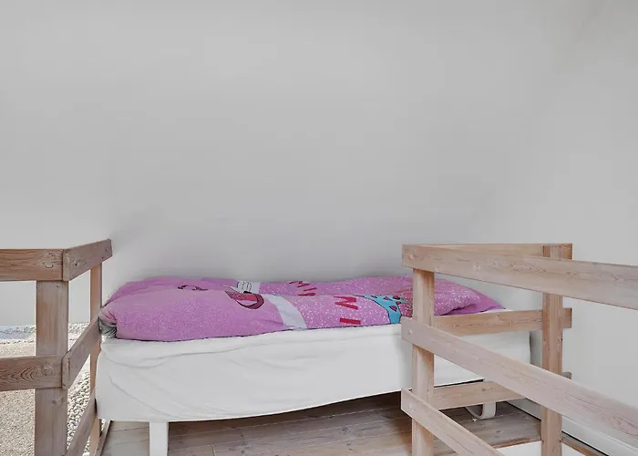 2 Bedroom Awesome In Holiday home Glesborg