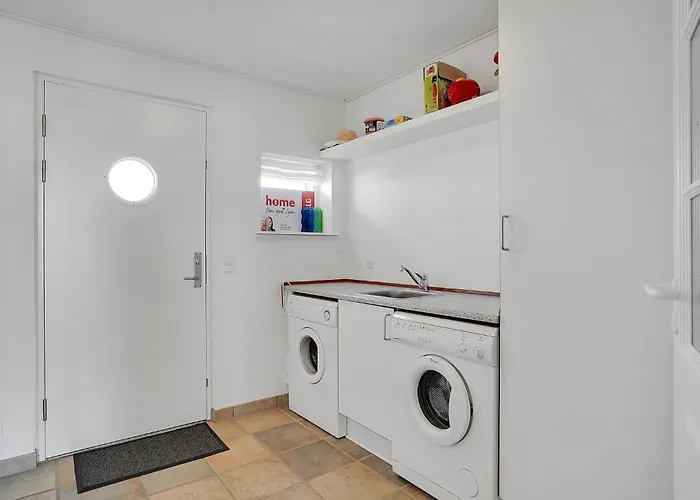 2 Bedroom Awesome In Casa de Férias *